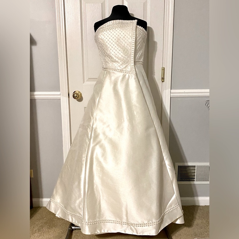 Ivory wedding dress